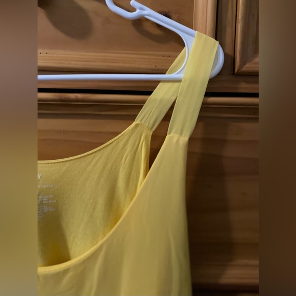 LIKE NEW ⭐️ women’s top⭐️ Overlay gives a multi layered chiffon look ⭐️ Large - Picture 4 of 5